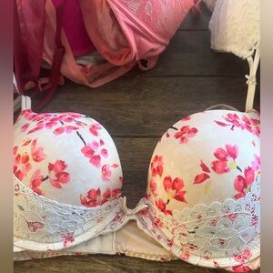 Victoria’s Secret very sexy push up bra